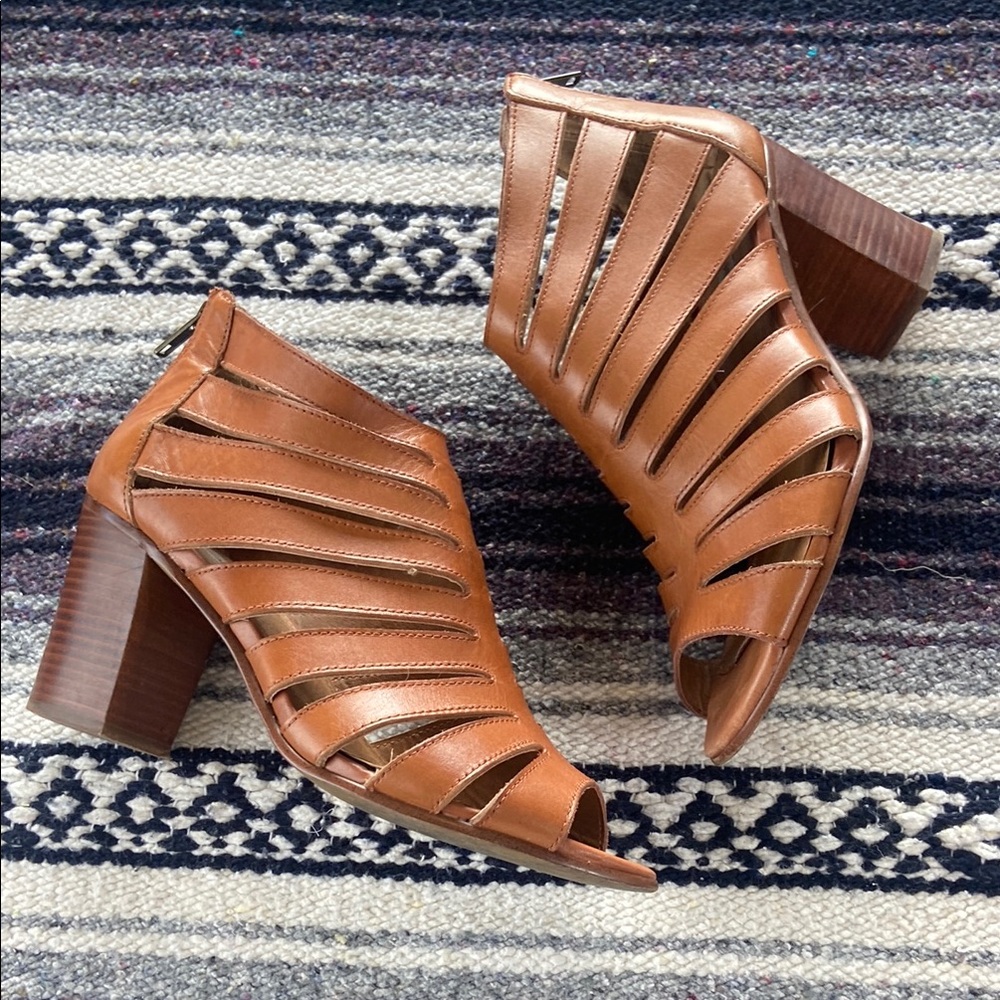 Steve Madden Tan Strappy Sandals